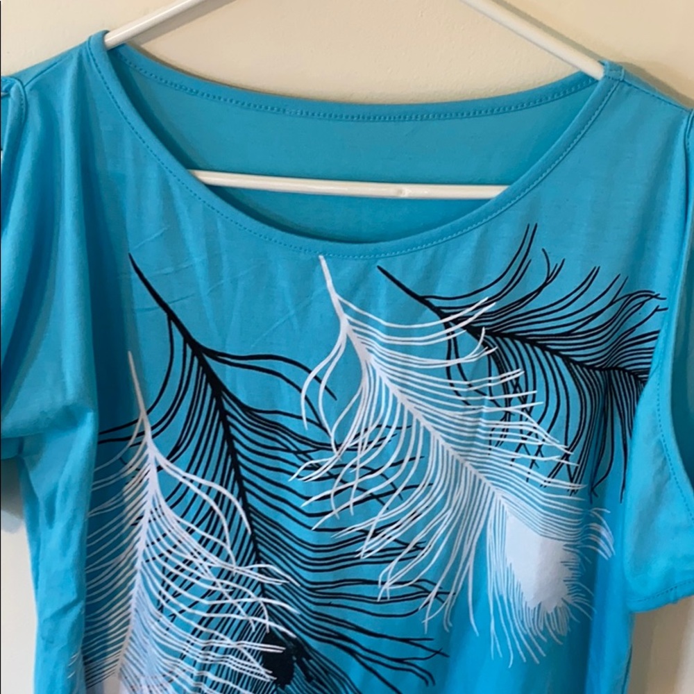 NWOT Cold shoulder shirt!!! Size small beautiful!! - Picture 2 of 10